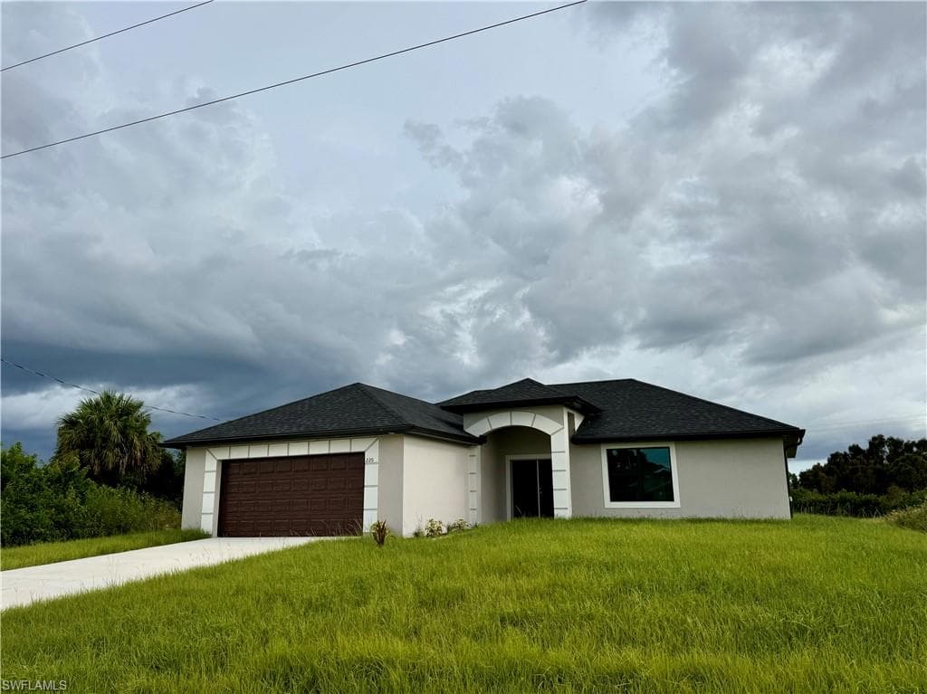301 Petite CIR LEHIGH ACRES, FL 33974