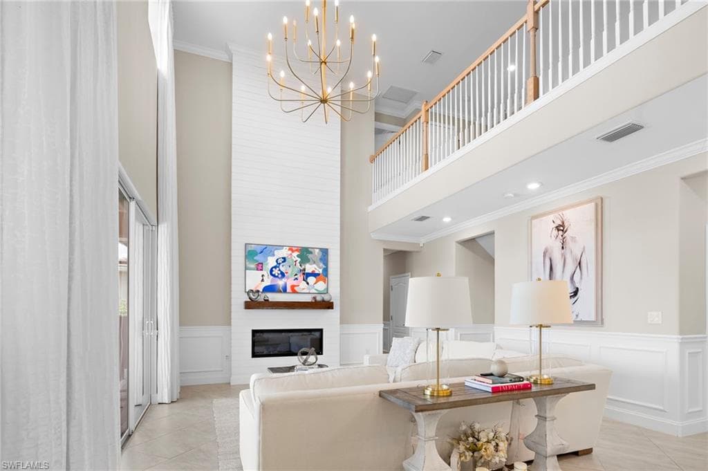 2421 Fallglo ST NAPLES, FL 34120