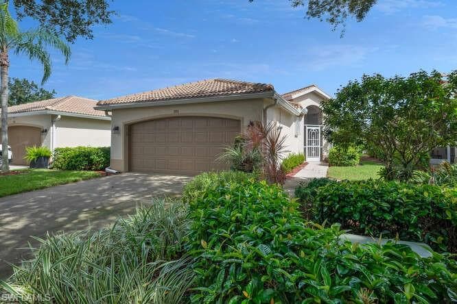 1896 Crestview WAY NAPLES, FL 34119