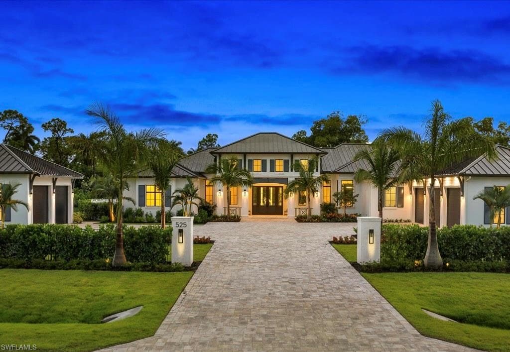 525 Gordonia RD NAPLES, FL 34108
