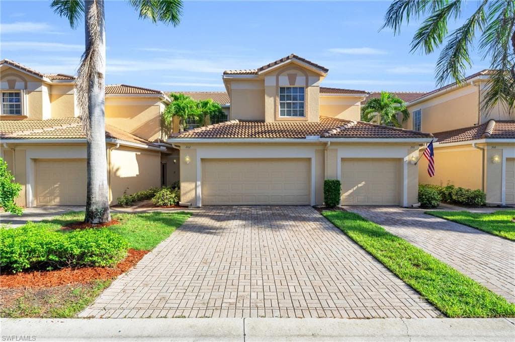 6091 Jonathans Bay CIR 202 FORT MYERS, FL 33908