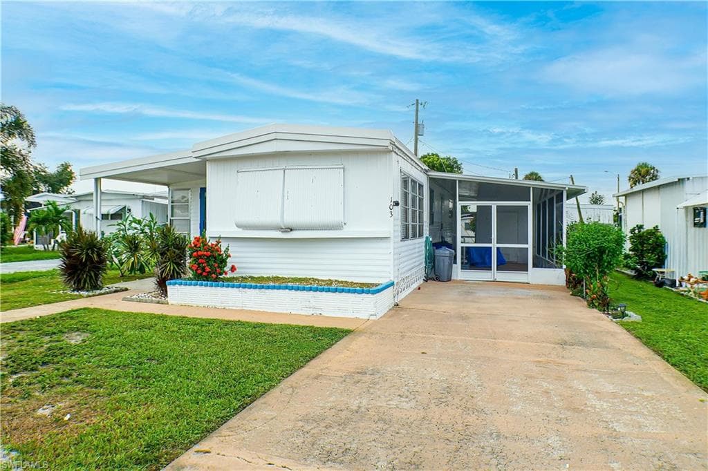 103 GASLIGHT AVE NORTH FORT MYERS, FL 33917