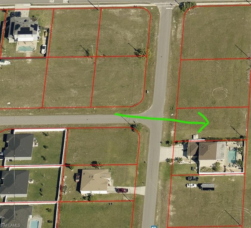 647 7th PL CAPE CORAL, FL 33909