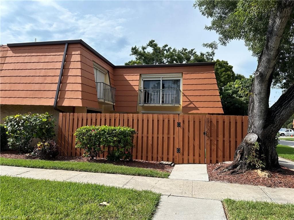 1700 Park Meadows DR 2 FORT MYERS, FL 33907