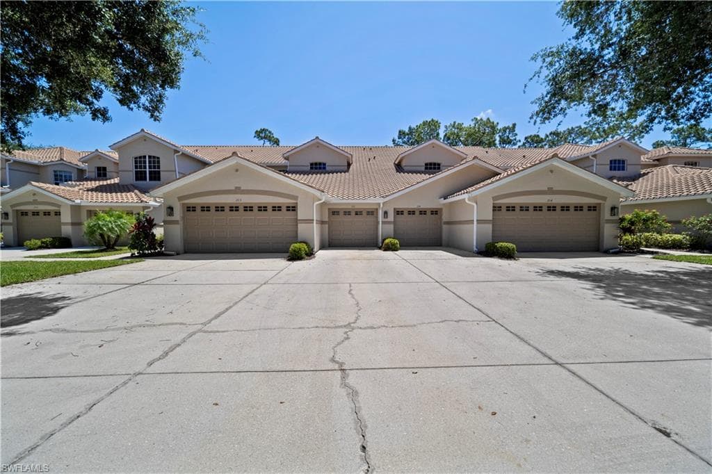 8545 Danbury BLVD 103 NAPLES, FL 34120