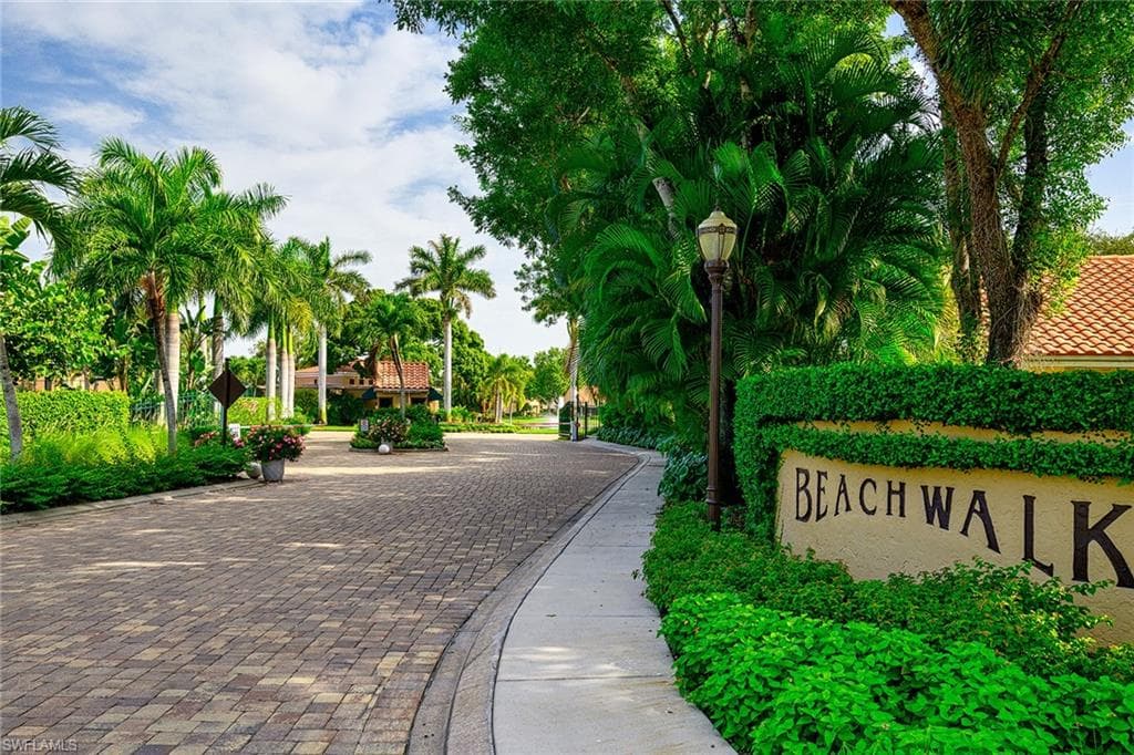 565 Beachwalk CIR T-104 NAPLES, FL 34108