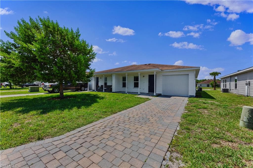 18279 Gibraltar LN LEHIGH ACRES, FL 33936