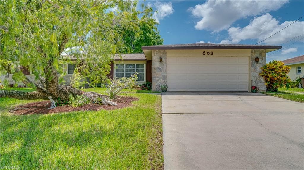 602 W Archer PKWY CAPE CORAL, FL 33904