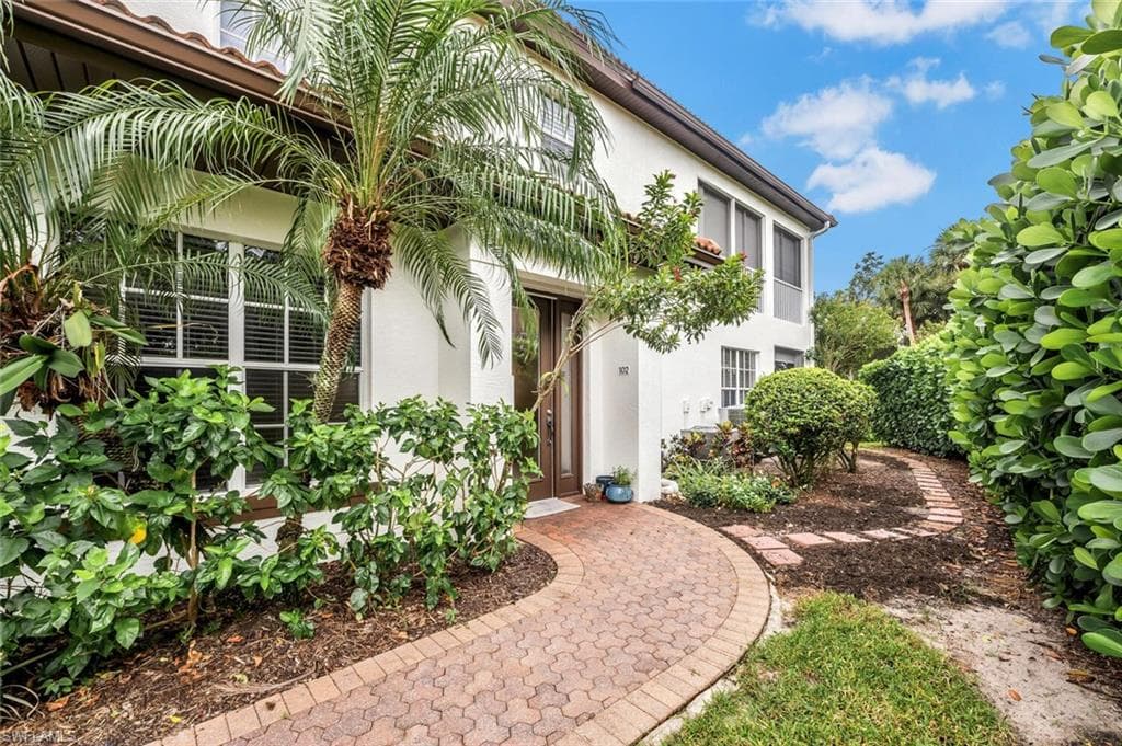 9110 Los Lagos CT 102 BONITA SPRINGS, FL 34135
