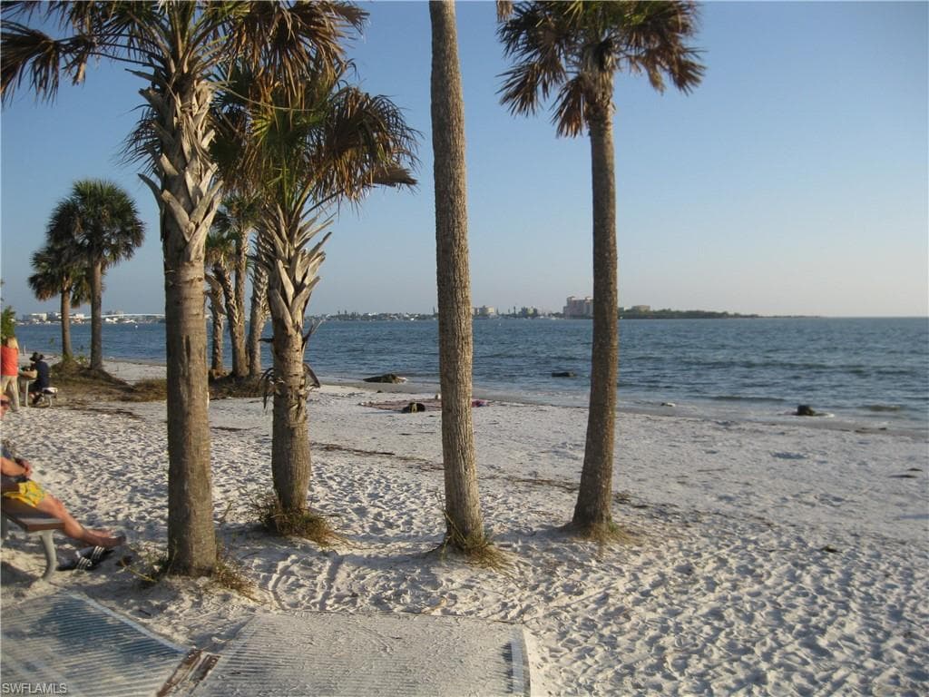 20071 Sanibel View CIR 205 FORT MYERS, FL 33908