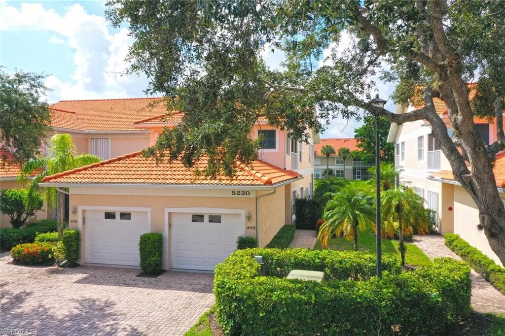 5230 Birmingham DR 202 NAPLES, FL 34110