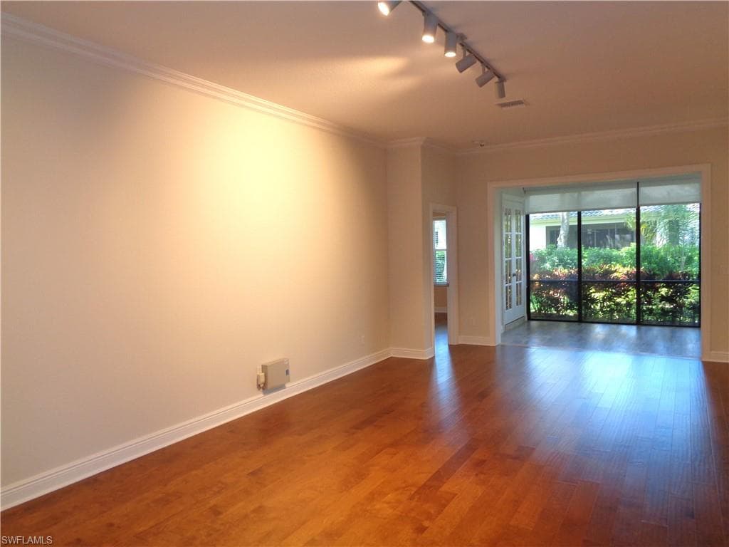921 Vistana CIR 5 NAPLES, FL 34119