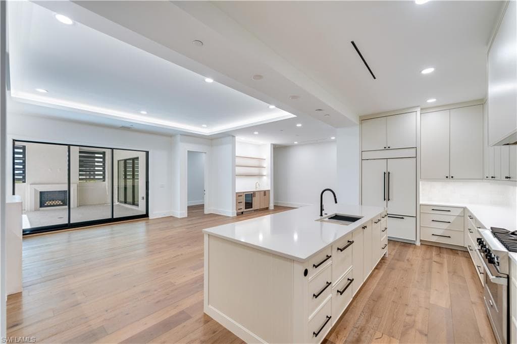82 9th ST S 202 NAPLES, FL 34102