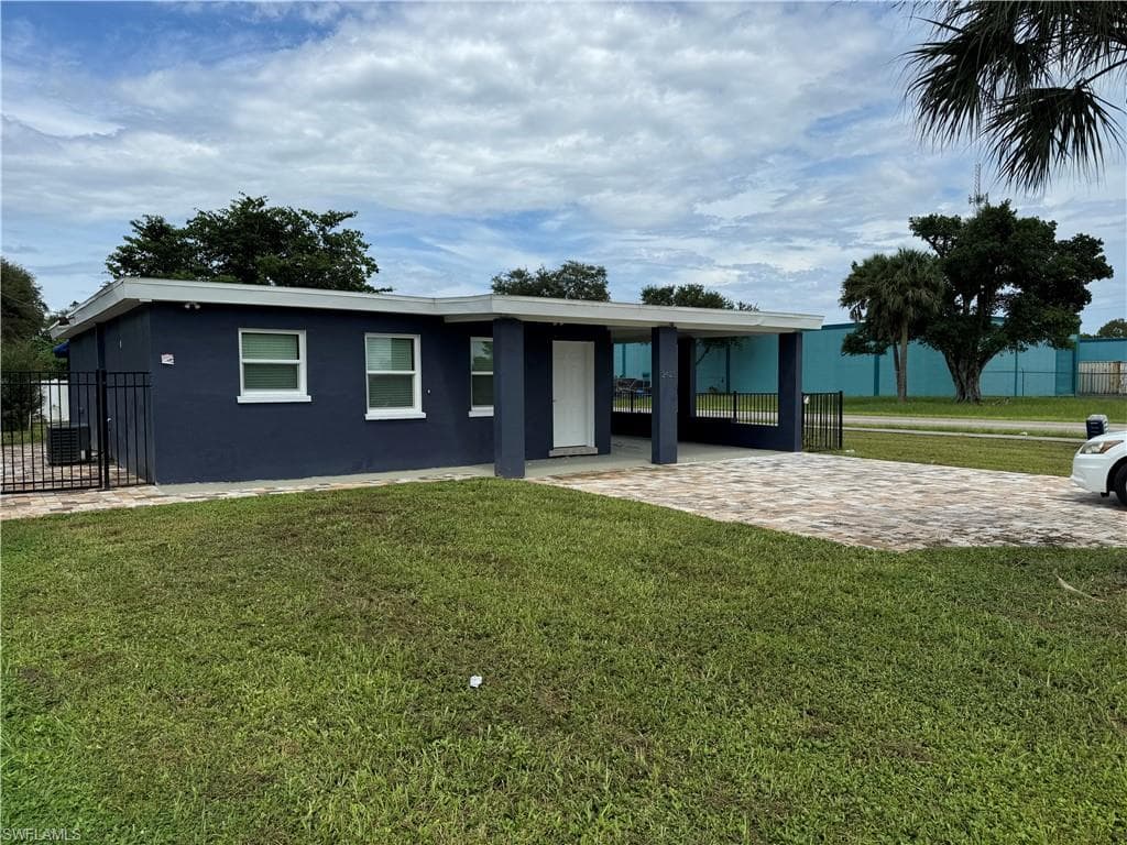 2421 South ST FORT MYERS, FL 33901