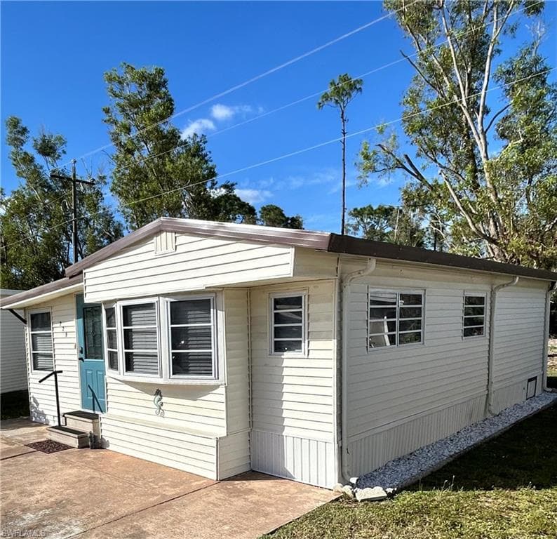228 Caravan CIR NORTH FORT MYERS, FL 33903