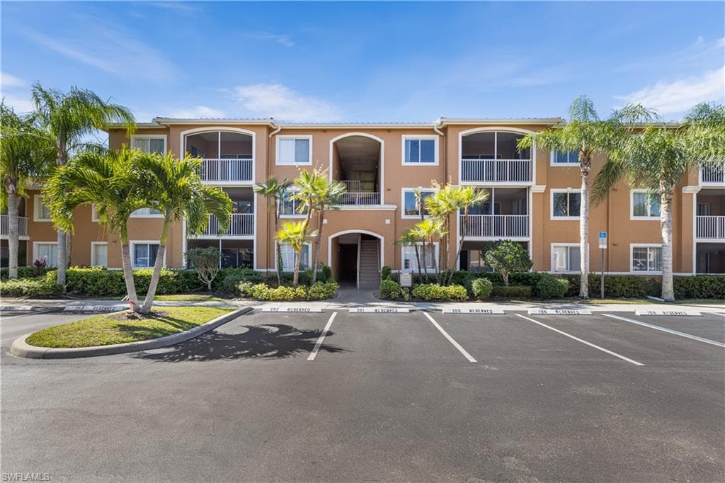 1835 Florida Club CIR 3303 NAPLES, FL 34112