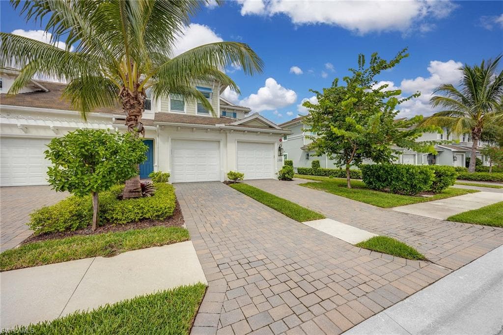 2295 Sawyers Hill RD 1004 NAPLES, FL 34120