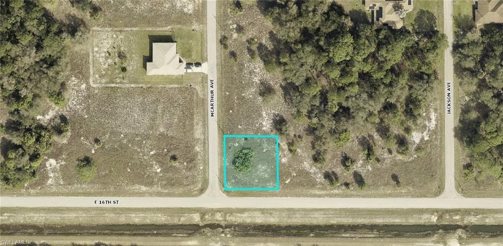 1600 McArthur AVE LEHIGH ACRES, FL 33972