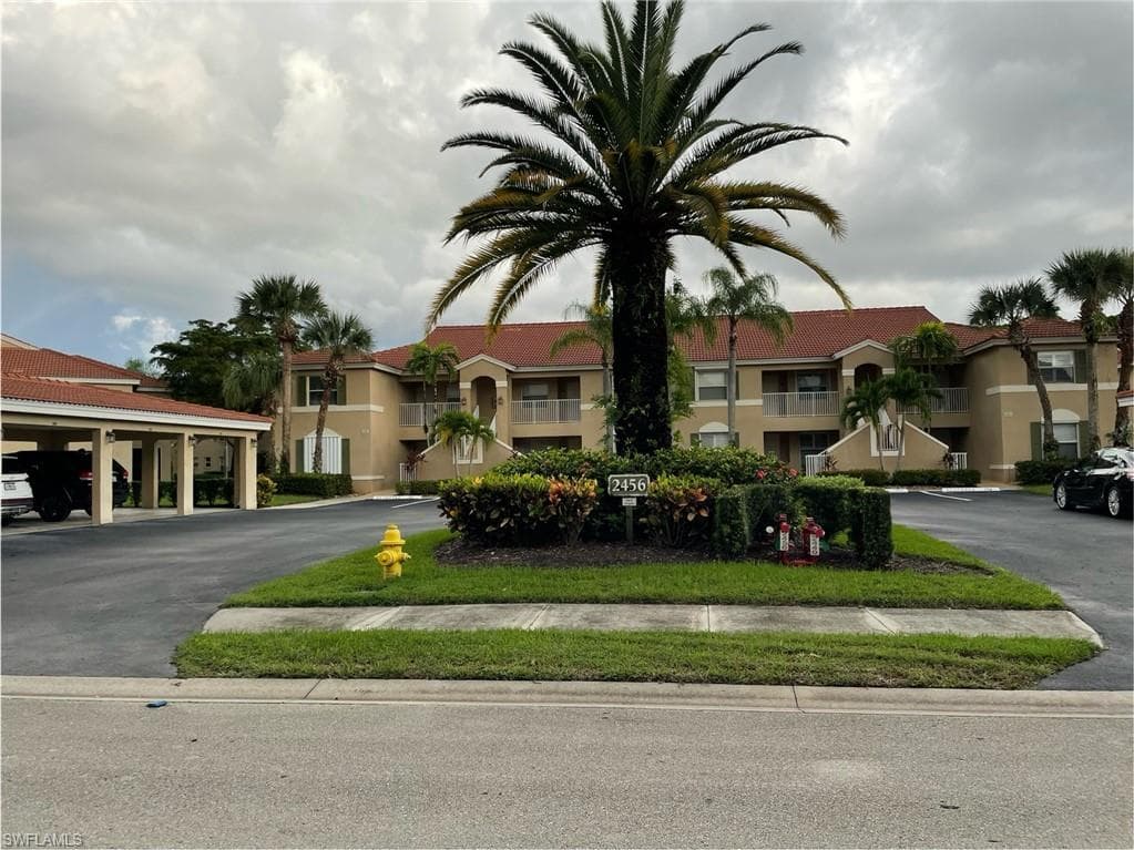 2456 Millcreek LN 103 NAPLES, FL 34119