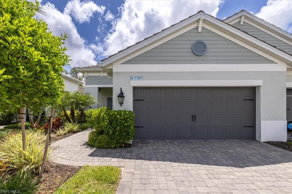 11787 Solano DR N FORT MYERS, FL 33966