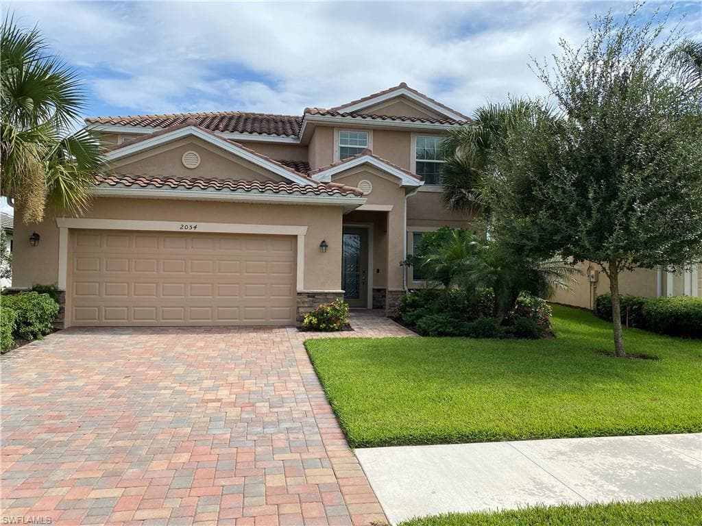 2054 Minneola ST NAPLES, FL 34120