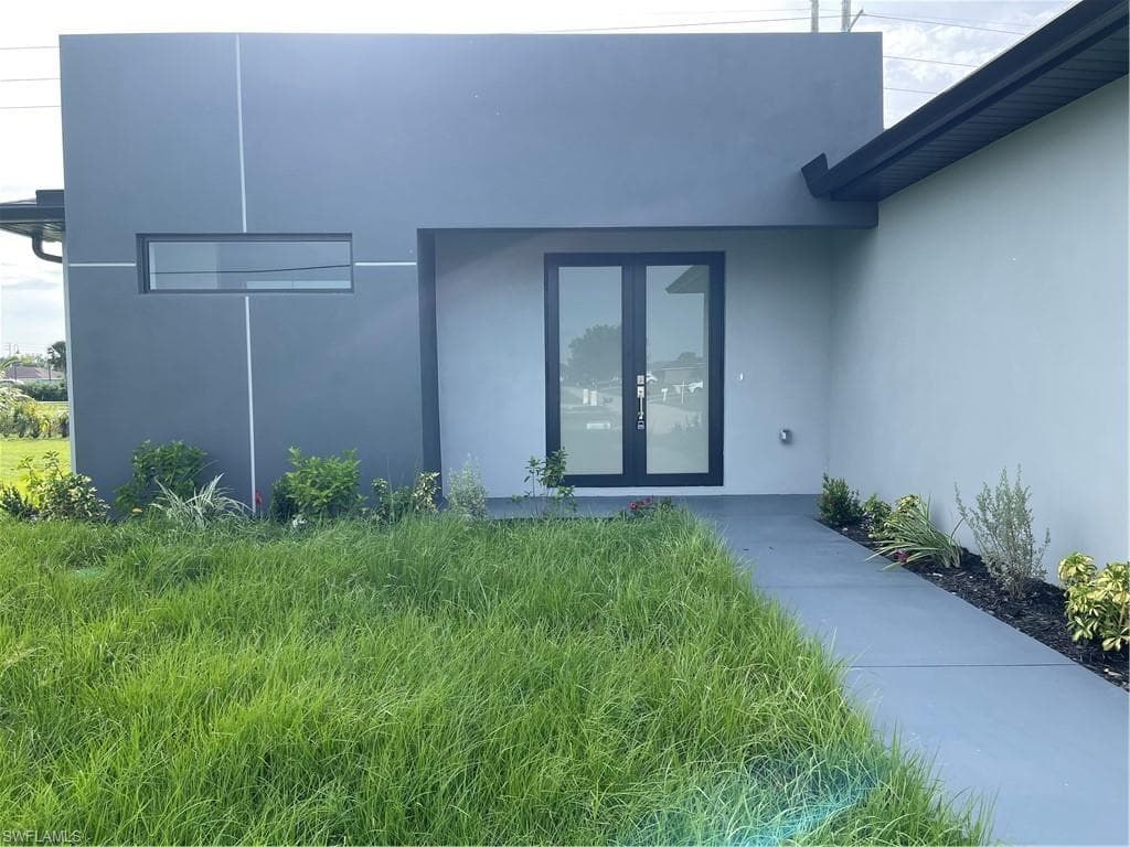 610 FLOYD AVE S LEHIGH ACRES, FL 33976