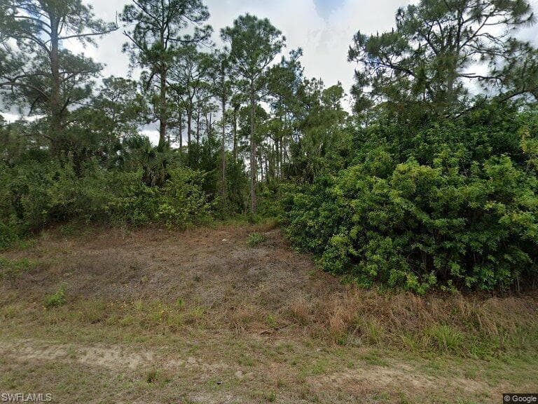 811 Abbott AVE LEHIGH ACRES, FL 33972