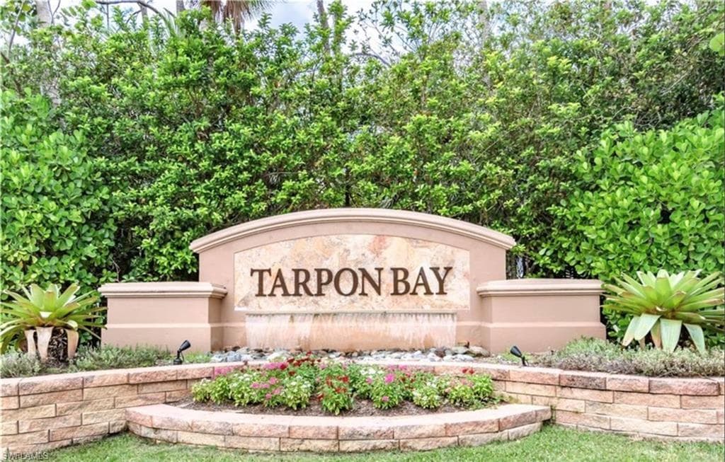 1690 Tarpon Bay DR S 5-201 NAPLES, FL 34119
