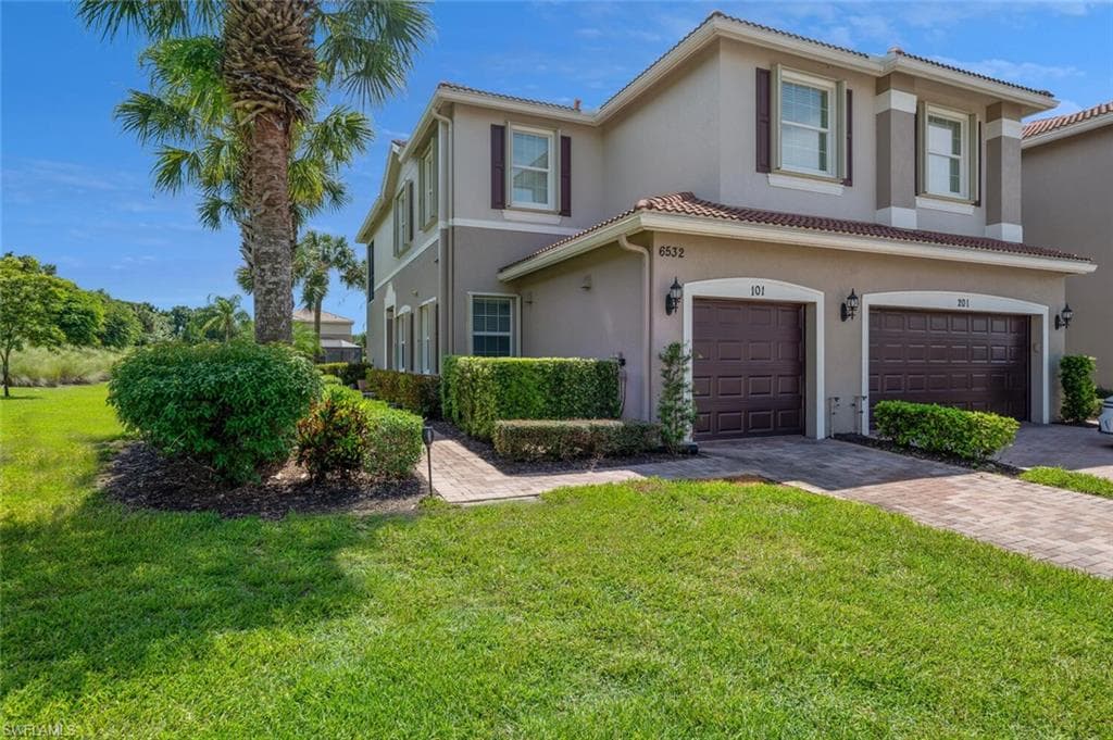 6532 Monterey PT 101 NAPLES, FL 34105
