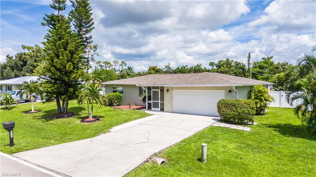 8724 Beacon ST FORT MYERS, FL 33907
