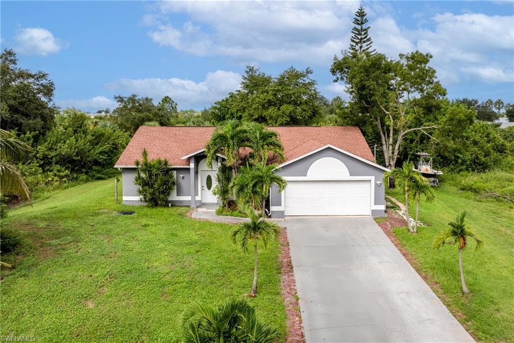 621 Magnolia AVE LEHIGH ACRES, FL 33972