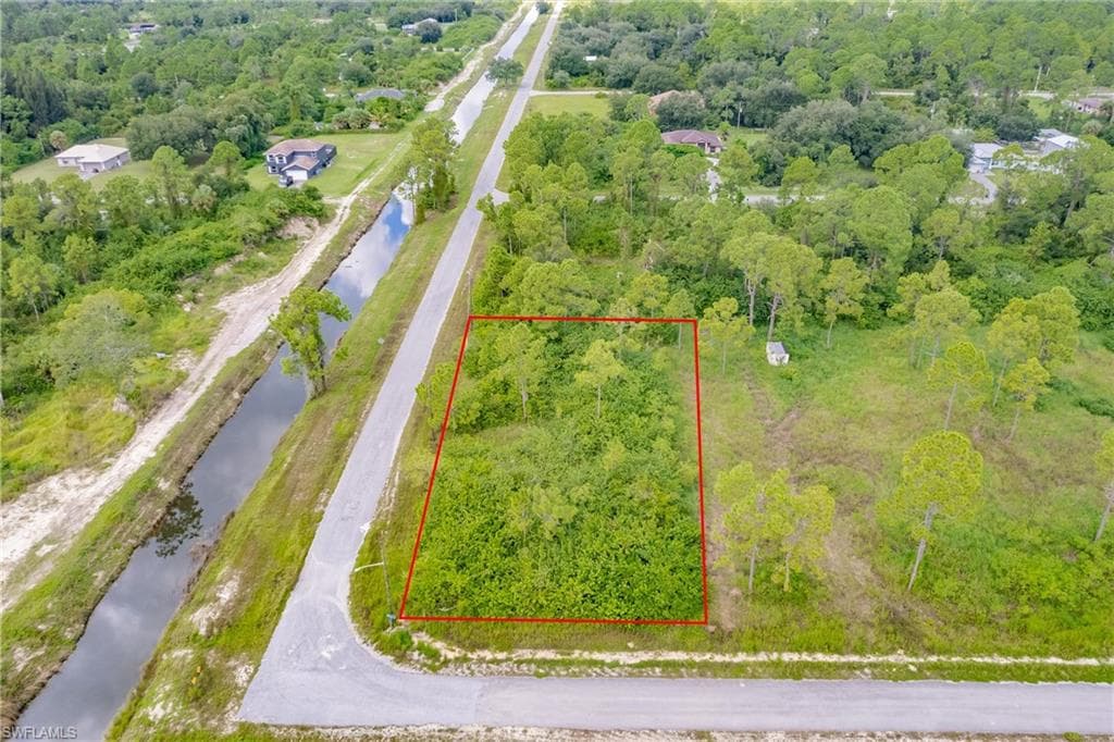 2001 Hines AVE ALVA, FL 33920