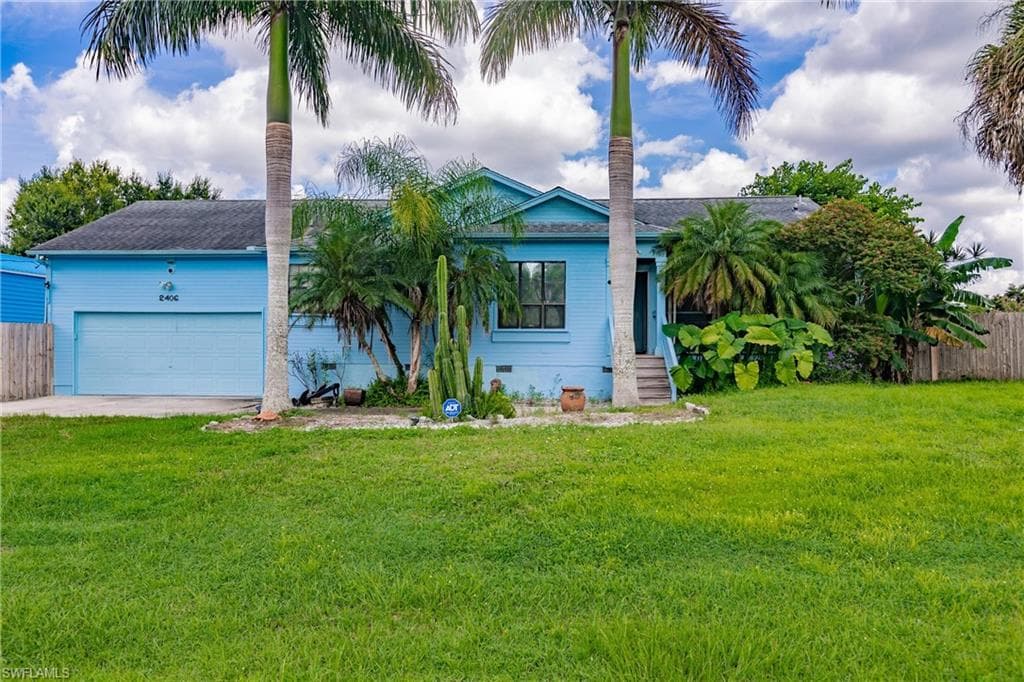 2406 Queen DR LEHIGH ACRES, FL 33971