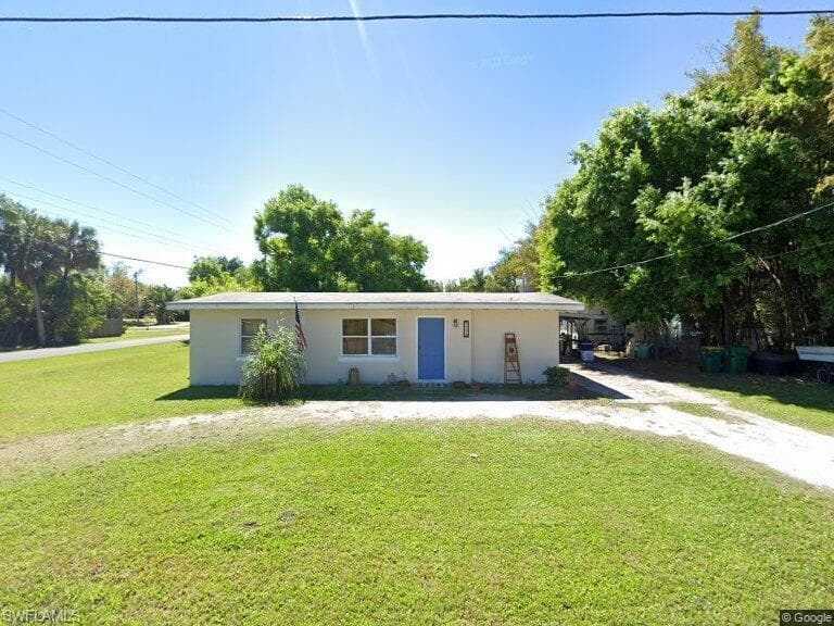 2133 Dixie AVE PUNTA GORDA, FL 33950