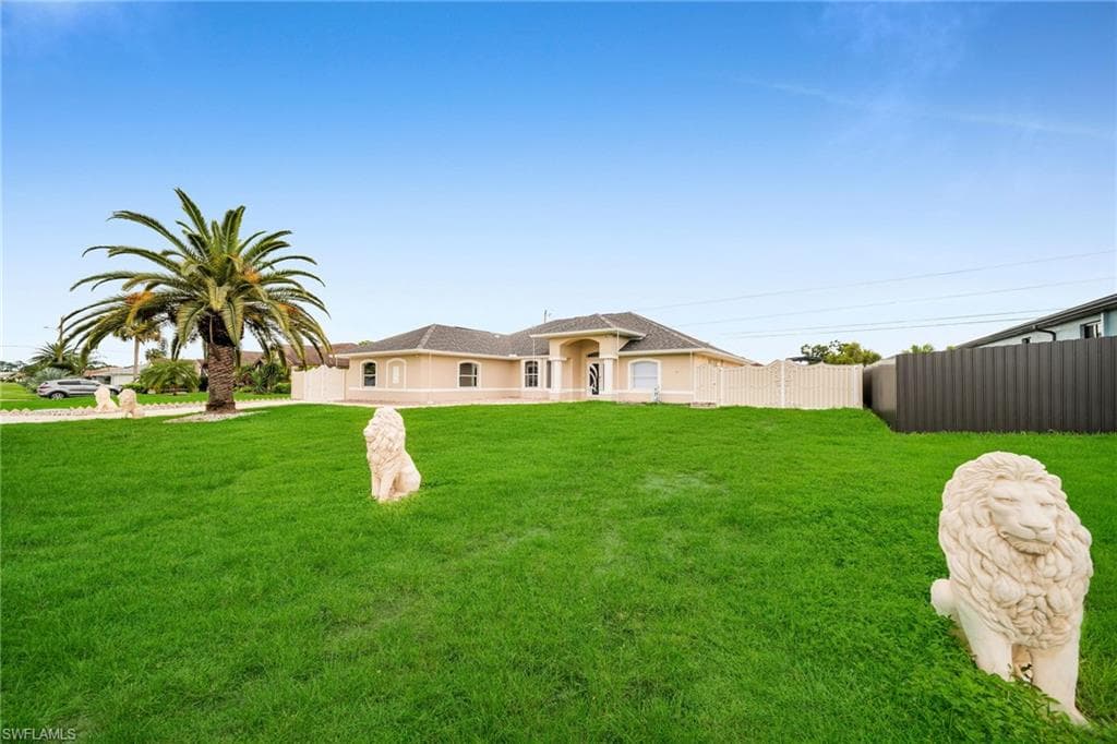1724 Englewood AVE LEHIGH ACRES, FL 33936