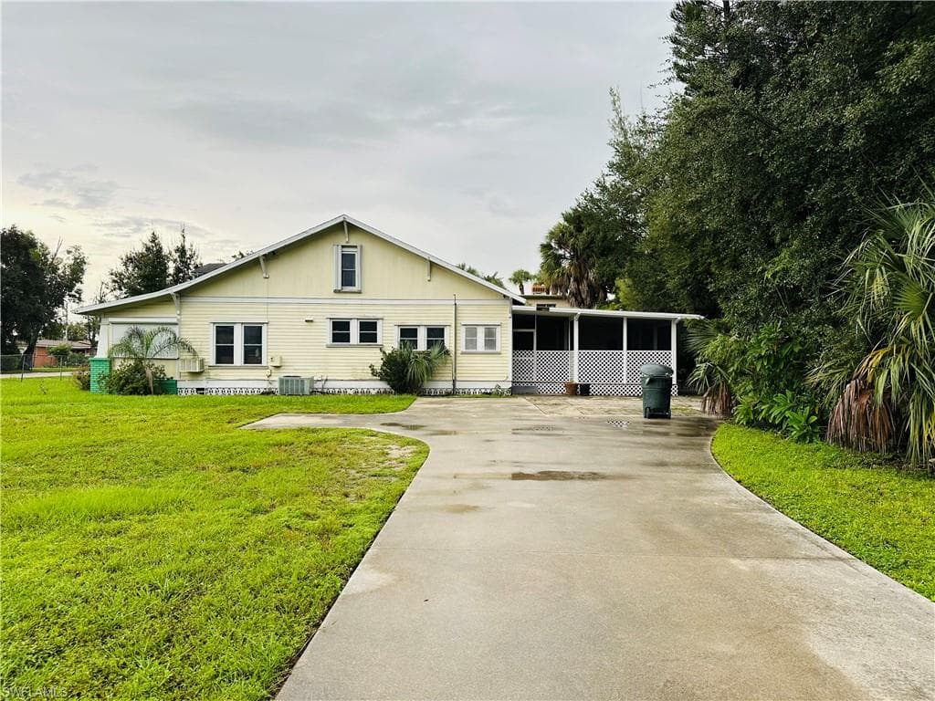 2952 Jackson ST FORT MYERS, FL 33901