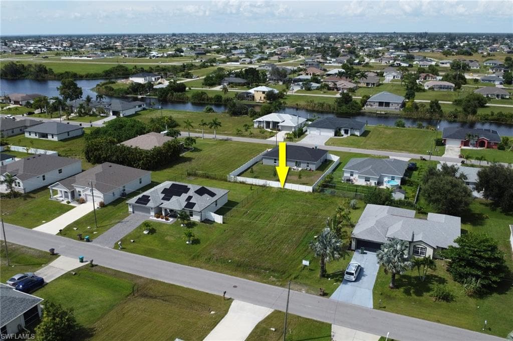 2827 SW 2nd LN CAPE CORAL, FL 33991
