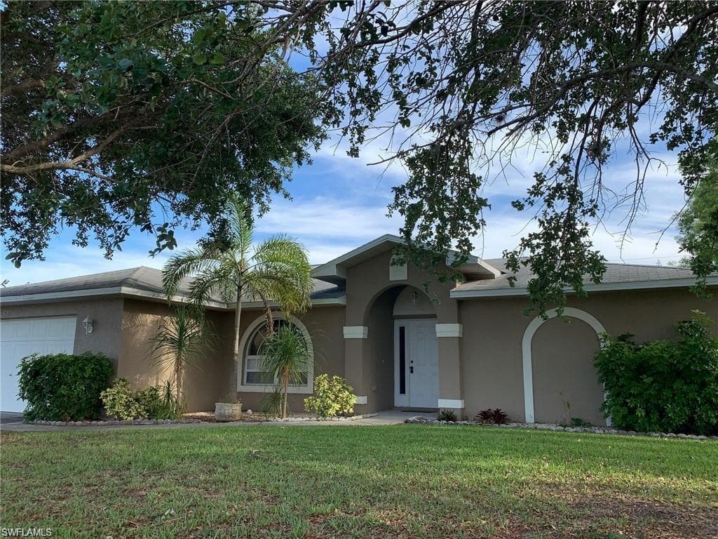 231 SE 31st TER CAPE CORAL, FL 33904