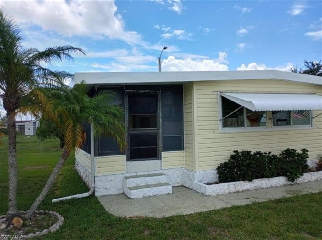 14 Middleton CT NORTH FORT MYERS, FL 33903