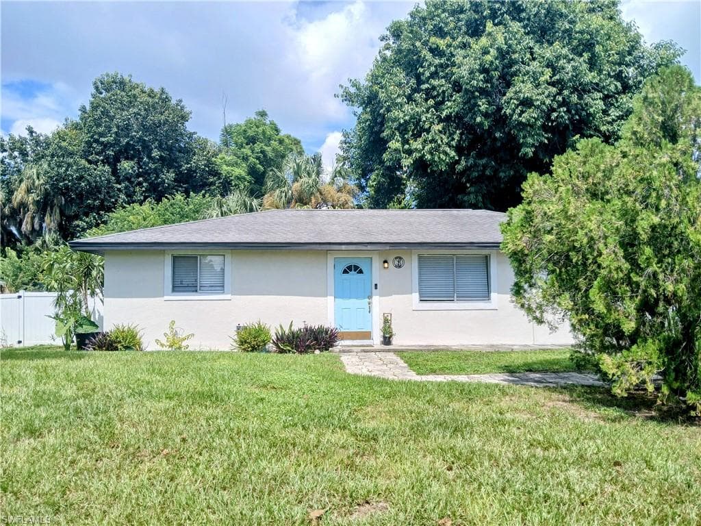 261 Dover DR NORTH FORT MYERS, FL 33917