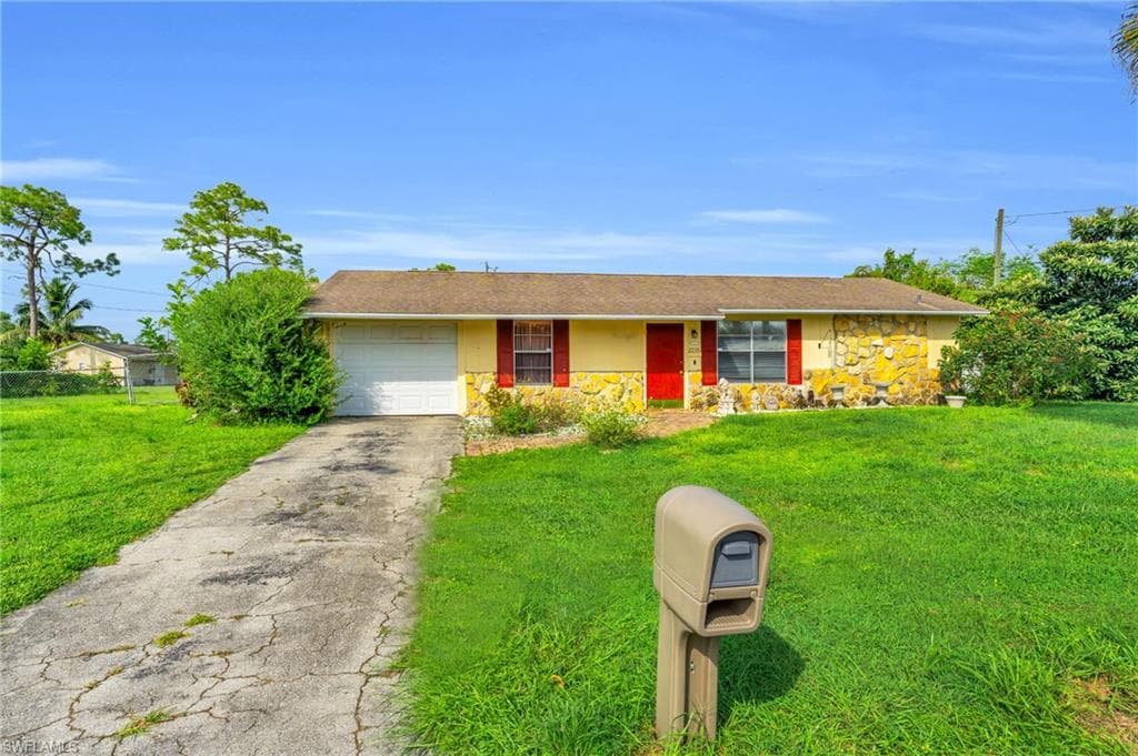 2255 11th CT LEHIGH ACRES, FL 33936