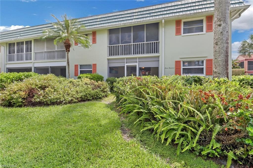 300 Valley Stream DR A6 NAPLES, FL 34113