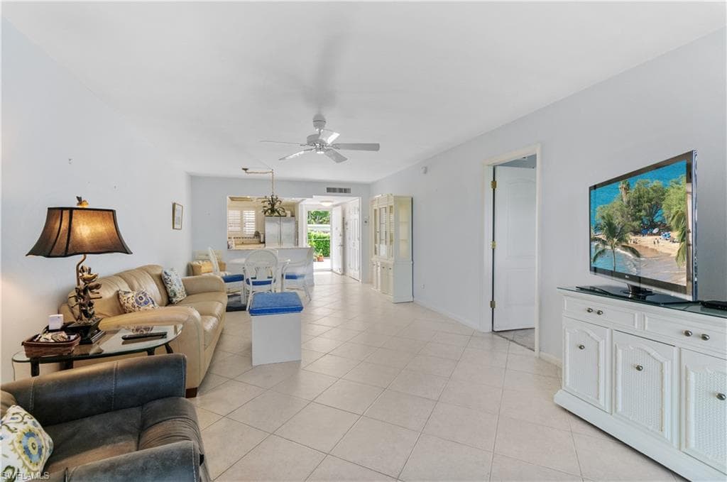 29 High Point CIR E 104 NAPLES, FL 34103