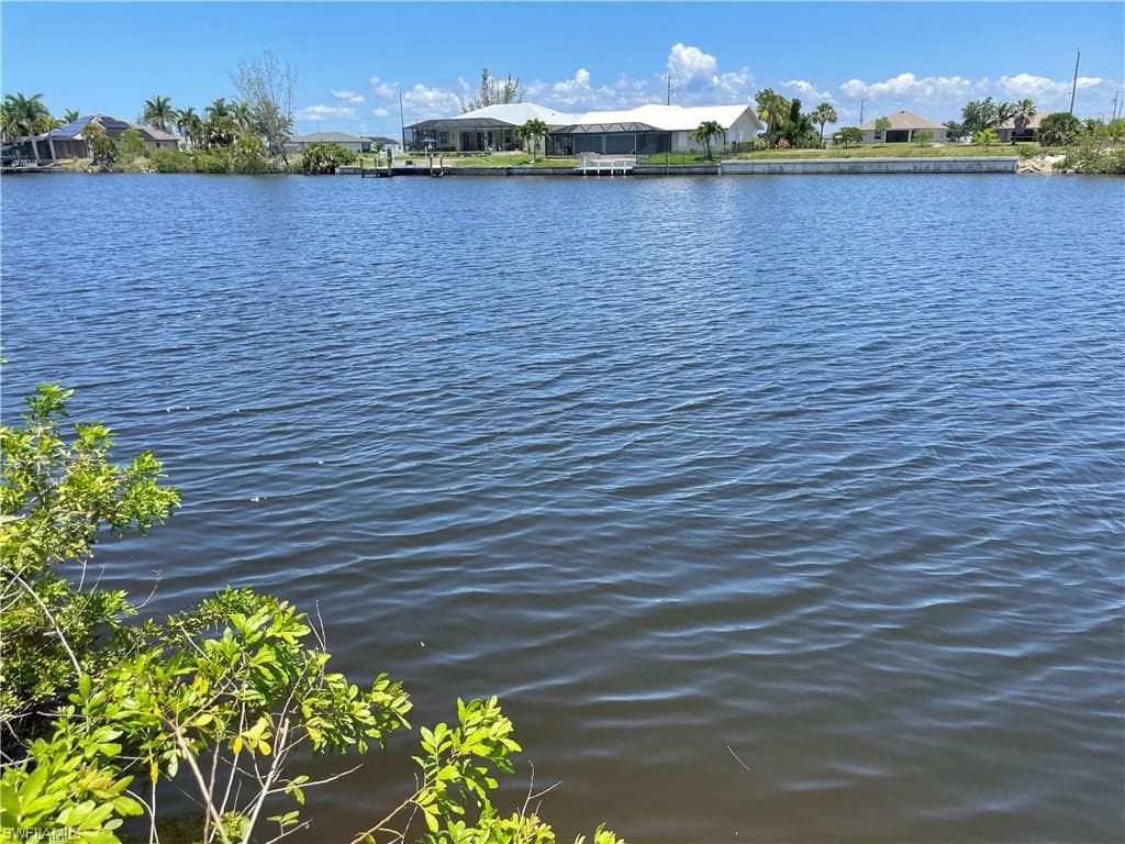 4317 33rd ST CAPE CORAL, FL 33993