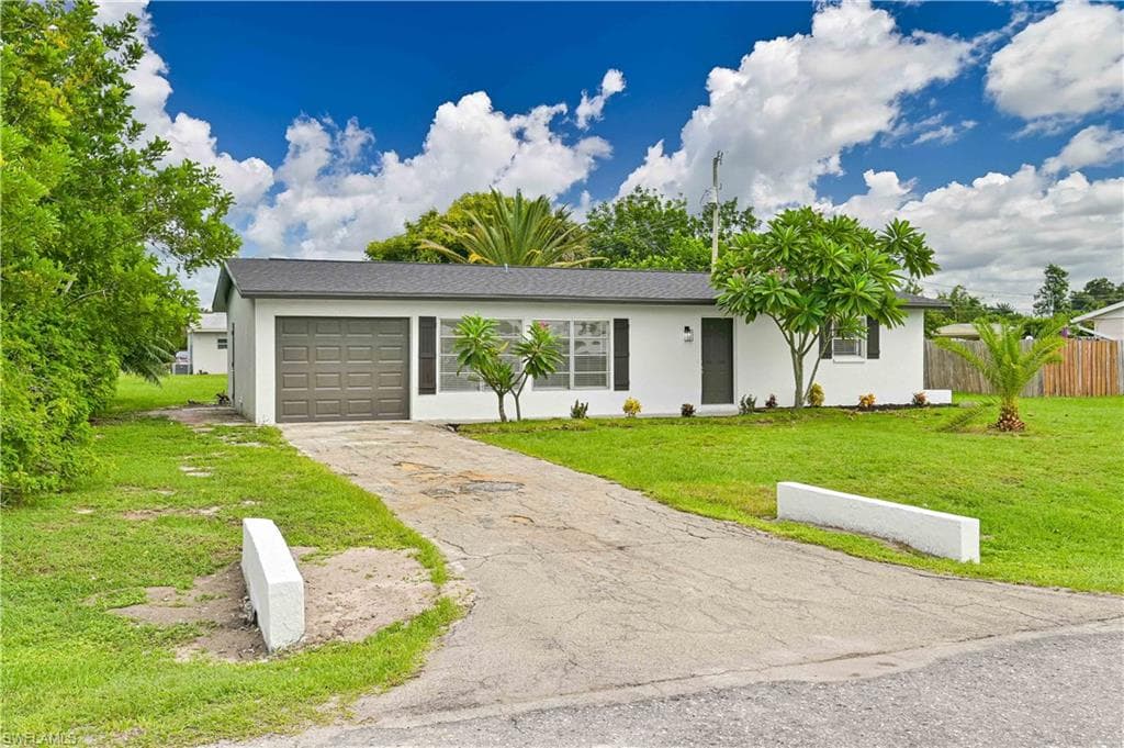 405 Penn RD W LEHIGH ACRES, FL 33936
