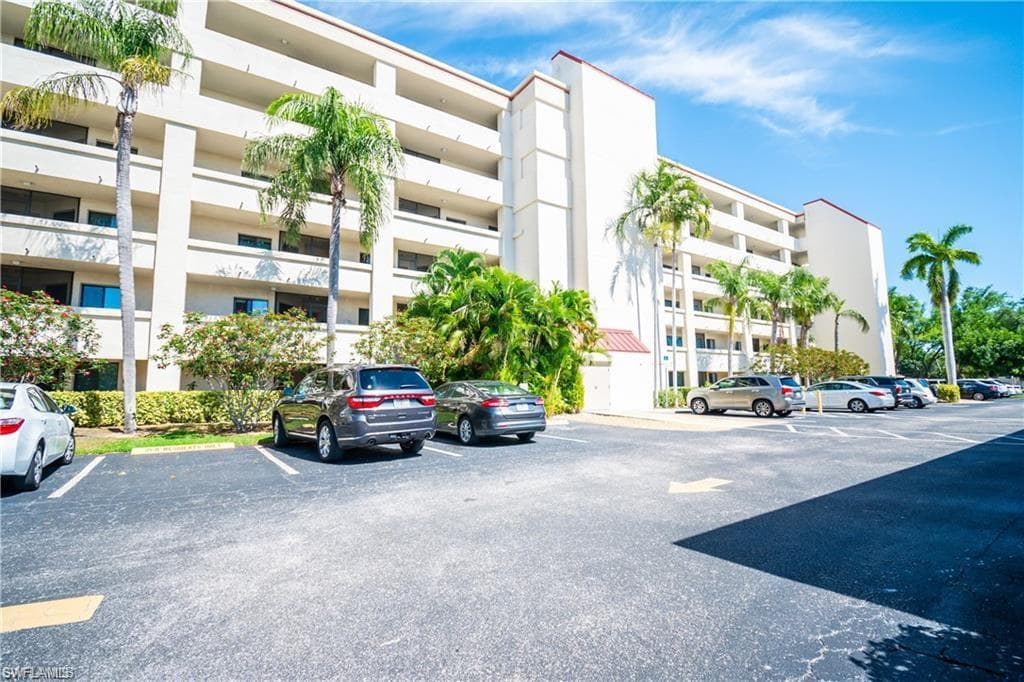 7406 Lake Breeze DR 417 FORT MYERS, FL 33907
