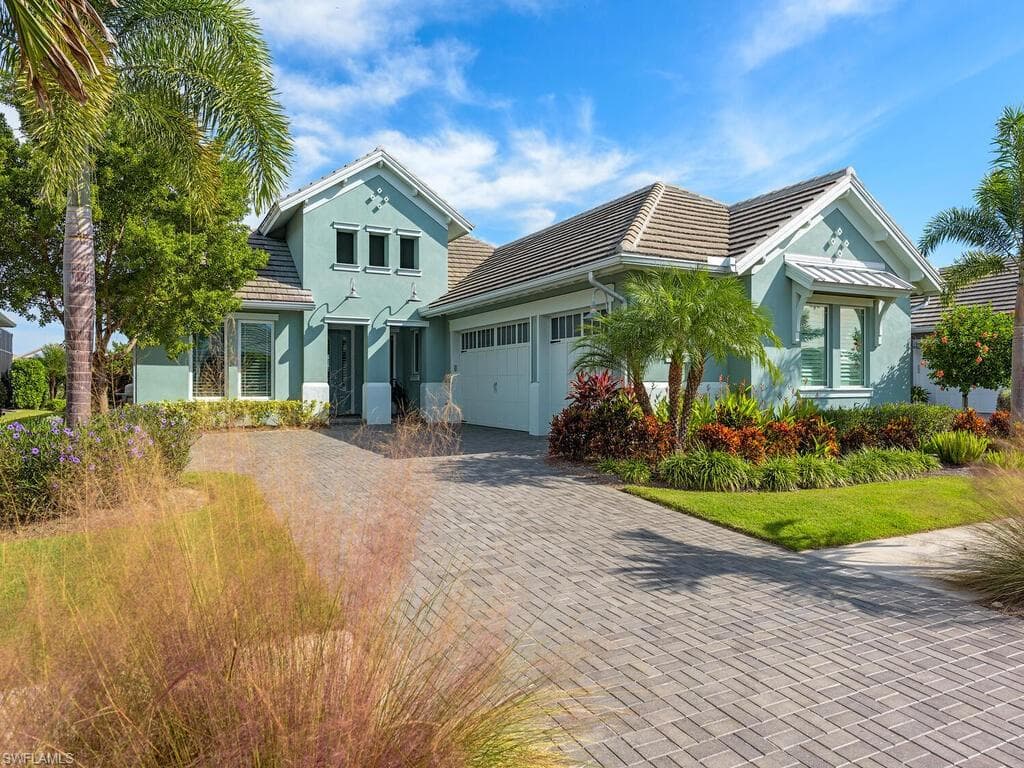 6197 MEGANS BAY DR NAPLES, FL 34113