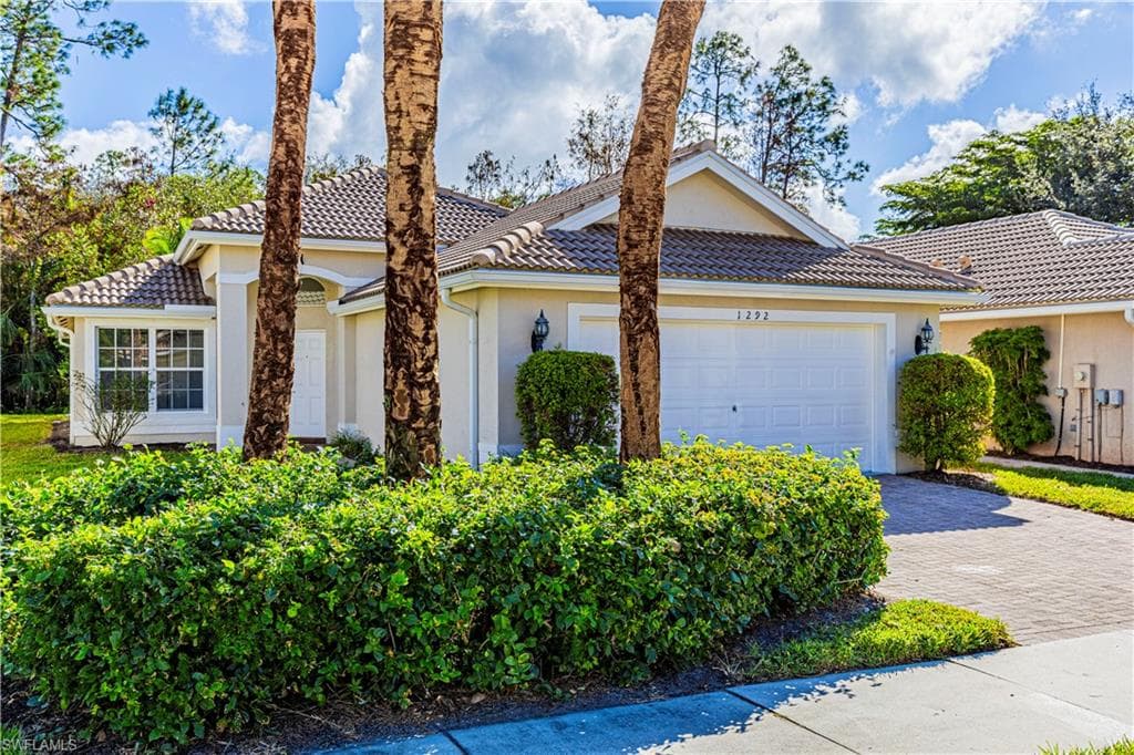 1292 Barrigona CT NAPLES, FL 34119
