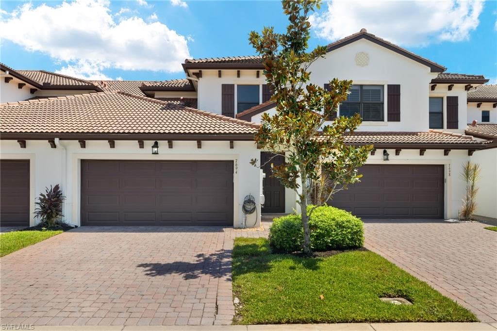 7694 Bristol CIR NAPLES, FL 34120