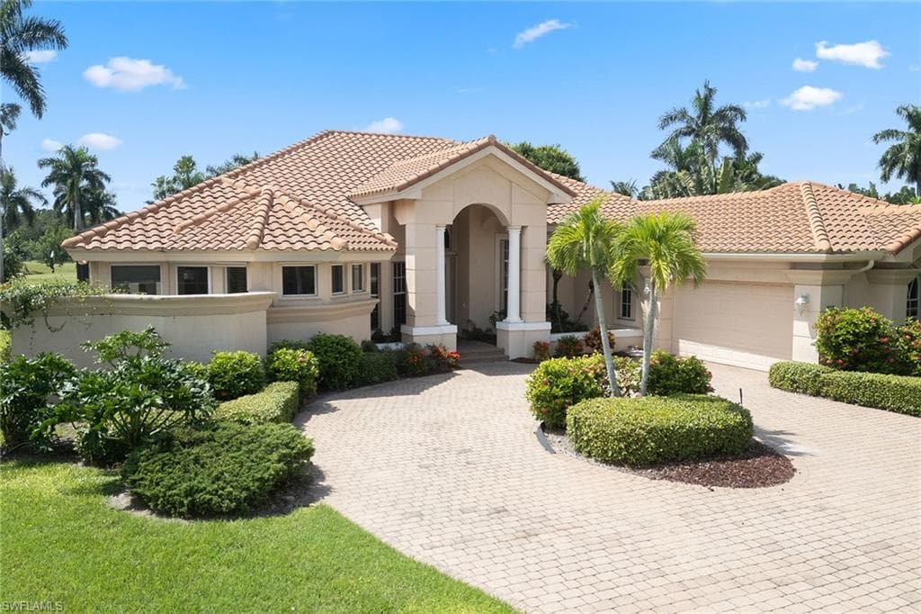 530 Harbour DR NAPLES, FL 34103
